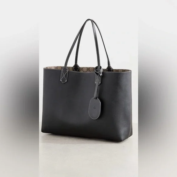 Gucci Beige and Black Signature Reversible Tote - Picture 2 of 15